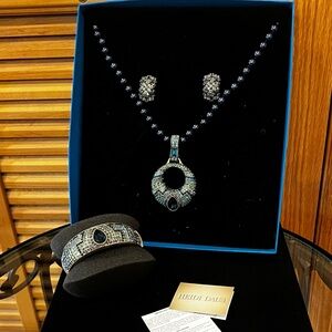 Heidi Daus Navy & Aqua Pearl & Crystal Necklace/Bracelet/Earrings Set NWT 💙💎
